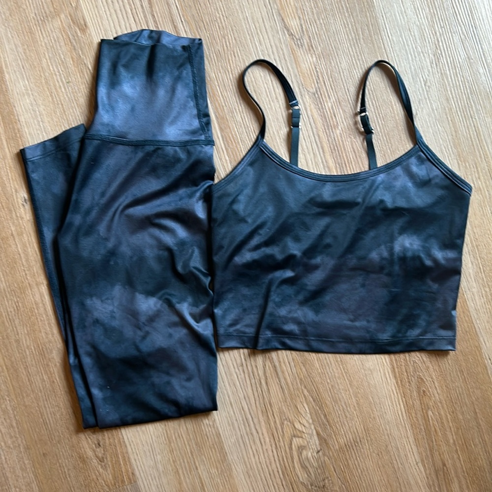 Beyond Yoga Leggings and Top set small and medium